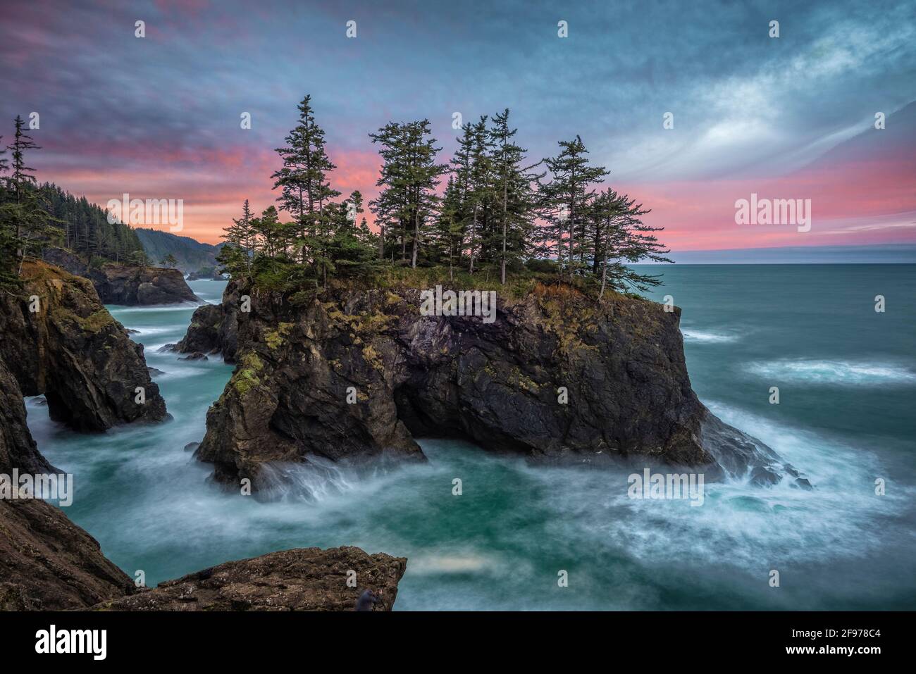 Natural Bridges State Wayside, Southern Oregon Küste. Stockfoto