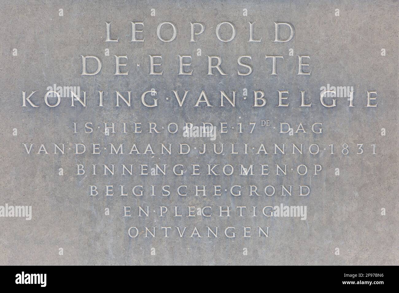 Gedenktafel an König Leopold I. (1790-1865), genau an der Stelle, an der er am 17. Juli 1831 in De Panne, Belgien, in die Nation eintrat Stockfoto