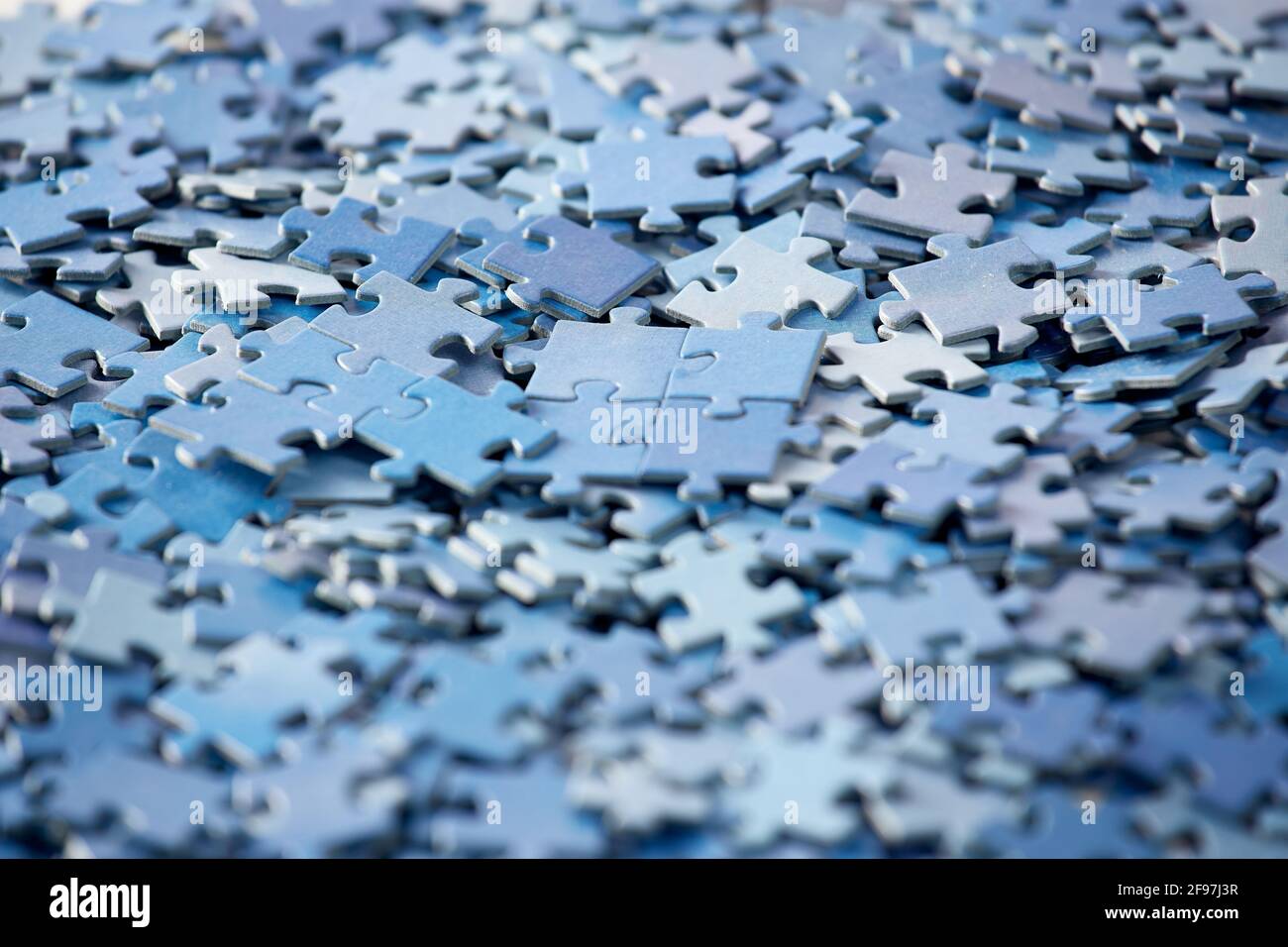 Puzzle-Stücke im Hintergrund. Nahaufnahme Stockfoto