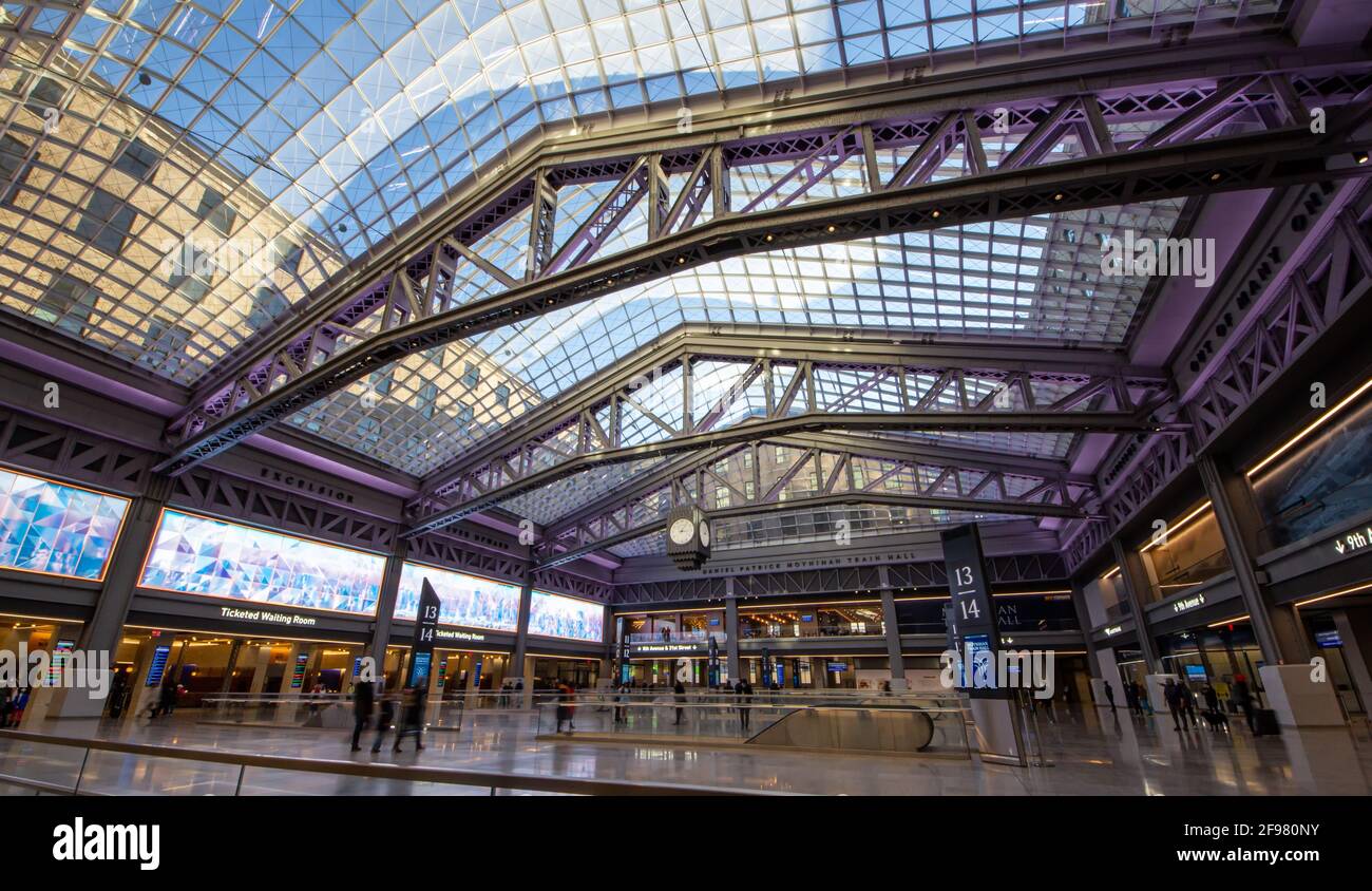 New York, NY - USA - 10. Januar 2021: Bild Haupthalle der neu eröffneten Daniel Patrick Moynihan Train Hall, Teil der New York Pennsylvania Station in N Stockfoto