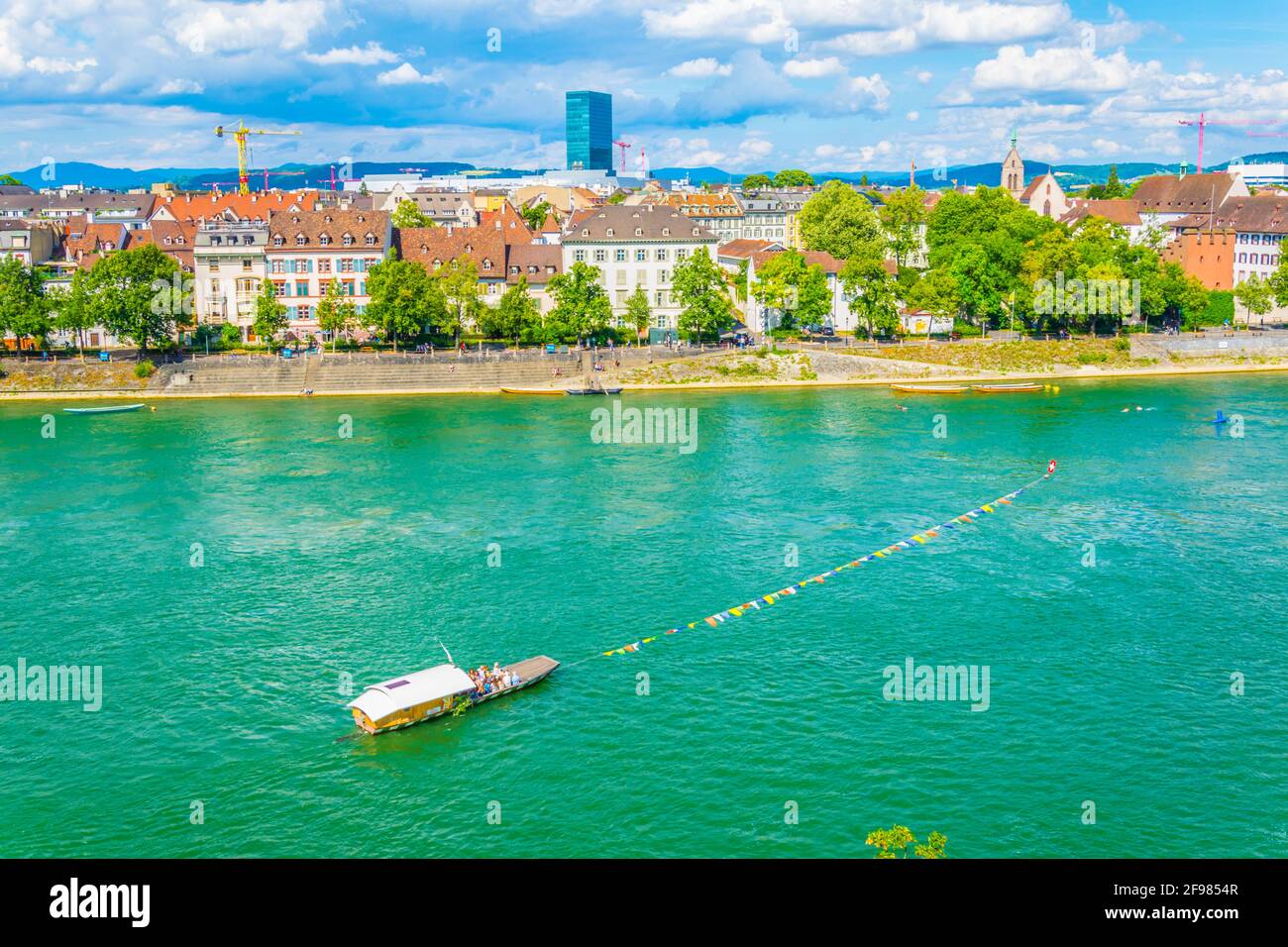 Die traditionelle Fähre überquert den rhein in Basel, Schweiz Stockfoto