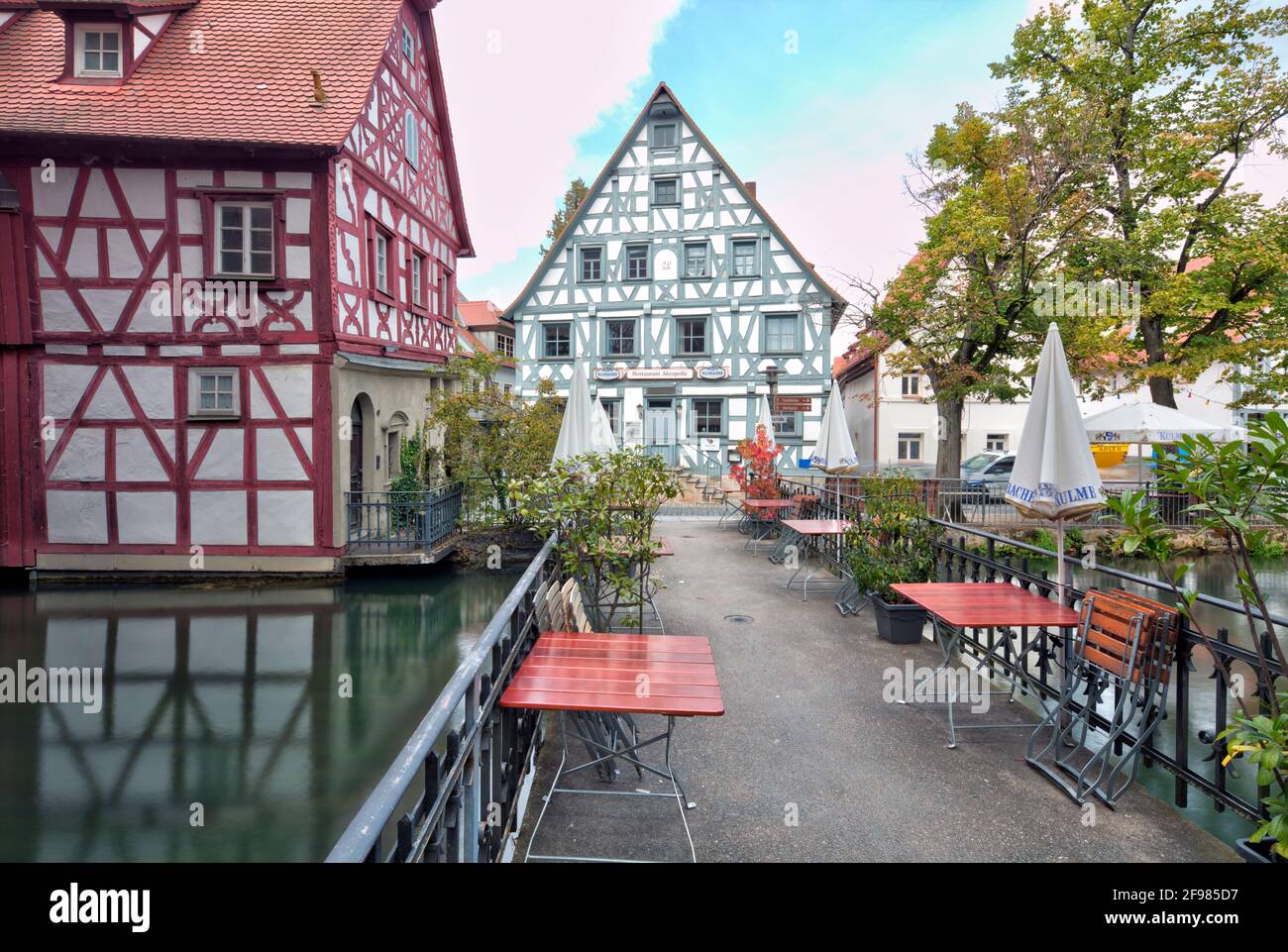 In der Kammerersmühle, Schiefe Haus, Restaurant Akropüolis, Wiesent, Fachwerkarchitektur, Forchheim, Oberfranken, Bayern, Deutschland, Europa Stockfoto
