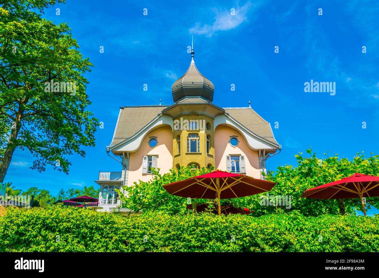 Blick auf ein Restaurant auf dem Gurten-Hügel bei Bern, Schweiz Stockfoto