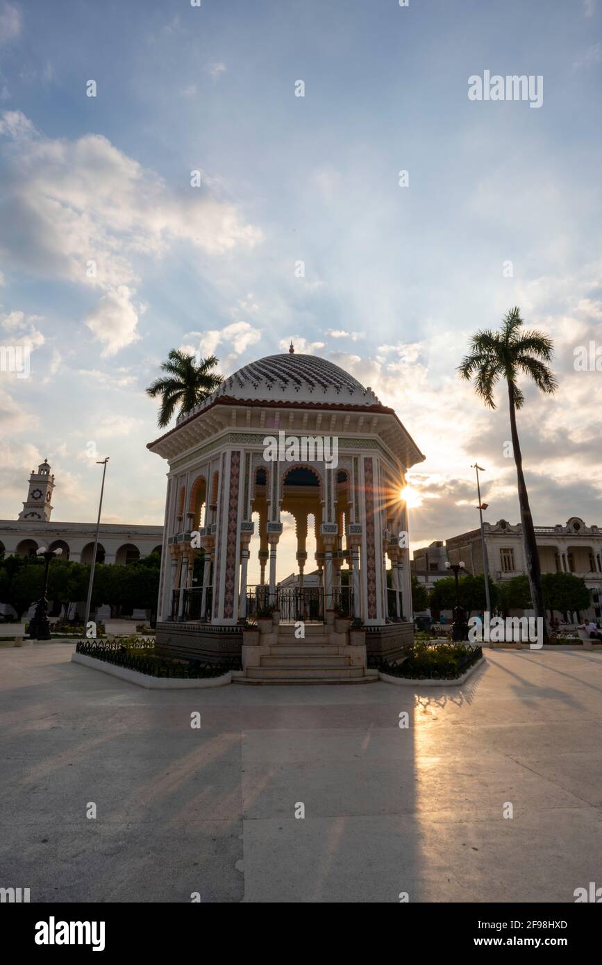 Pavillon, maurische Architektur im Parque Céspedes Central Park in Manzanillo, Granma, Kuba Stockfoto