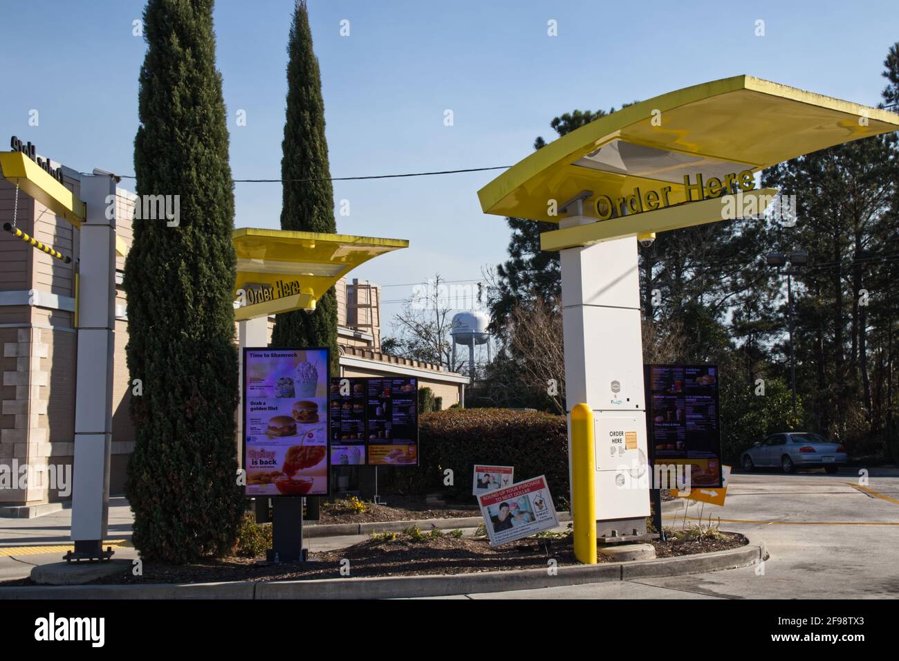 Augusta, GA USA - 02 24 21: Hinter McDonalds fahren Sie durch das digitale Menü Stockfoto