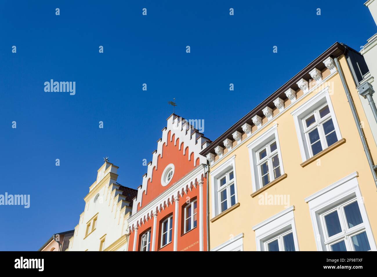 Giebelhäuser auf dem Markt, Greifswald, Mecklenburg-Vorpommern, Deutschland Stockfoto