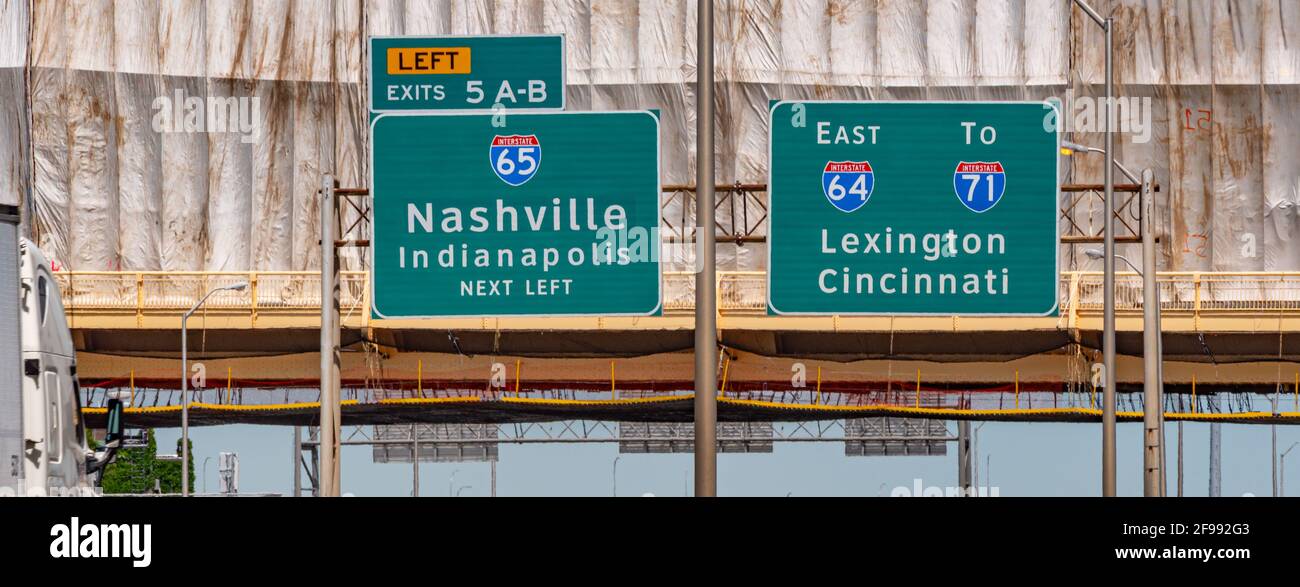 Straßenschilder nach Nashville und Lexington - LOUISVILLE, KENTUCKY - Stockfoto