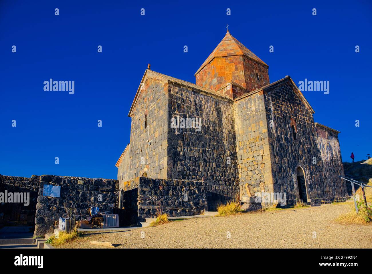 Das "Kloster von Sevanavank" besteht aus zwei Kirchen, die einander sehr ähnlich sind, der "Surp Arakelots" (die "Kirche der Heiligen Apostel") und der "Sur Stockfoto