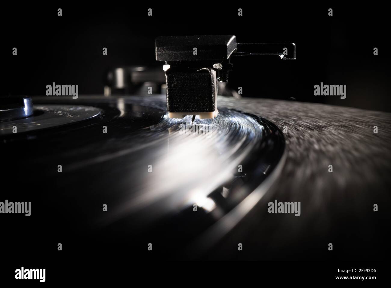 Vinyl-Plattenspieler in Nahaufnahme - extreme Makroaufnahme Stockfoto