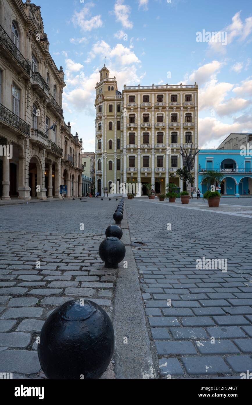 Plaza Vieja im Viertel La Habana Vieja, Provinz Havanna, Kuba Stockfoto