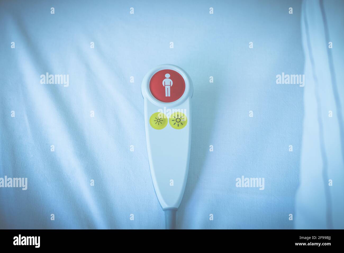 Ruftaste, Alarmsignal im Krankenhaus, um das Pflegepersonal um Hilfe zu bitten. Stockfoto