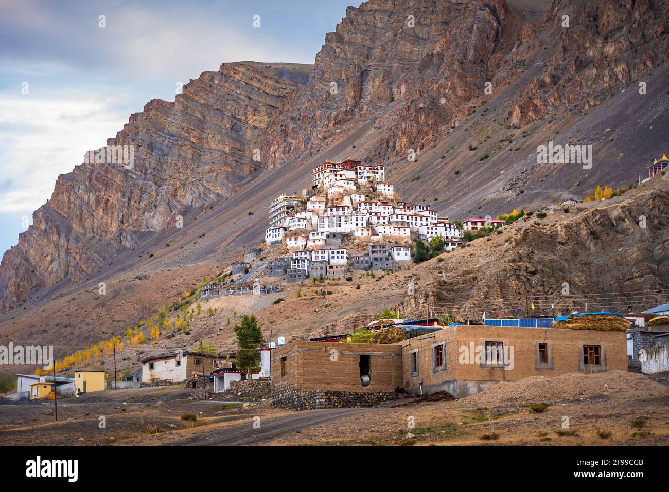 Kye Gompa auch geschrieben Ki, Key oder Kee ist ein größtes tibetisch-buddhistisches Kloster auf einer Höhe von 4166 m in der Nähe des Spiti Flusses im Spiti Tal von Stockfoto