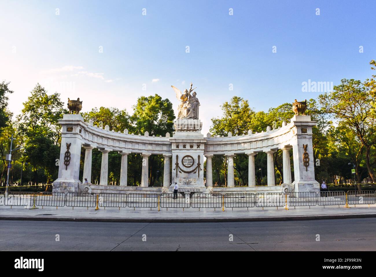 Das Denkmal für Benito Juarez befindet sich im Alameda Central Park in Mexiko-Stadt und erinnert an den mexikanischen Präsidenten Benito Juárez, der während der Coronav geschlossen wurde Stockfoto