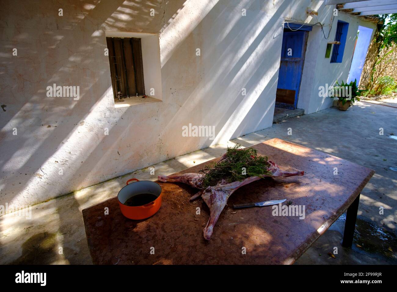 Volllammmarinieren in Ölreiben und Rosmarin für Asado, in Altea La Vella, Alicante, Spanien Stockfoto