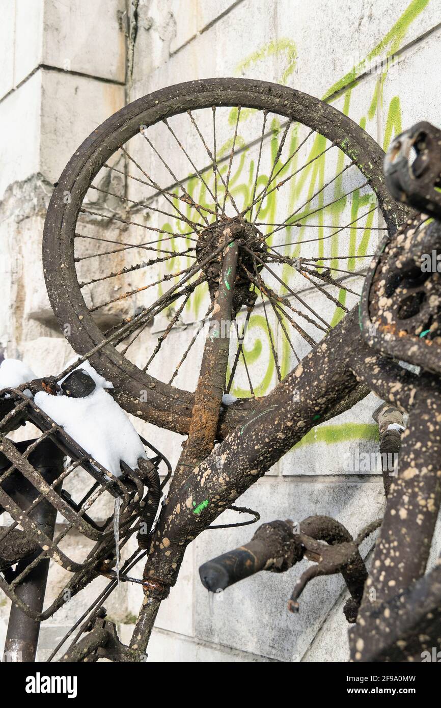 Berlin, Junk-Bikes aus der Spree geborgen, Leihräder als Leichen, Umweltsünde Stockfoto