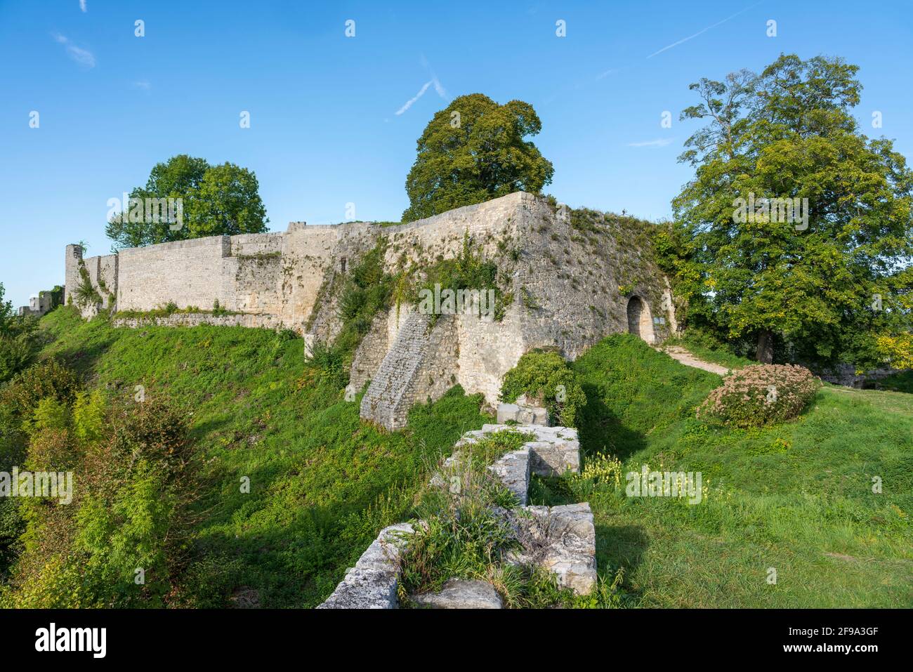 Deutschland, Baden-Württemberg, Bad Urach, Ruine der Burg Hohenurach ...