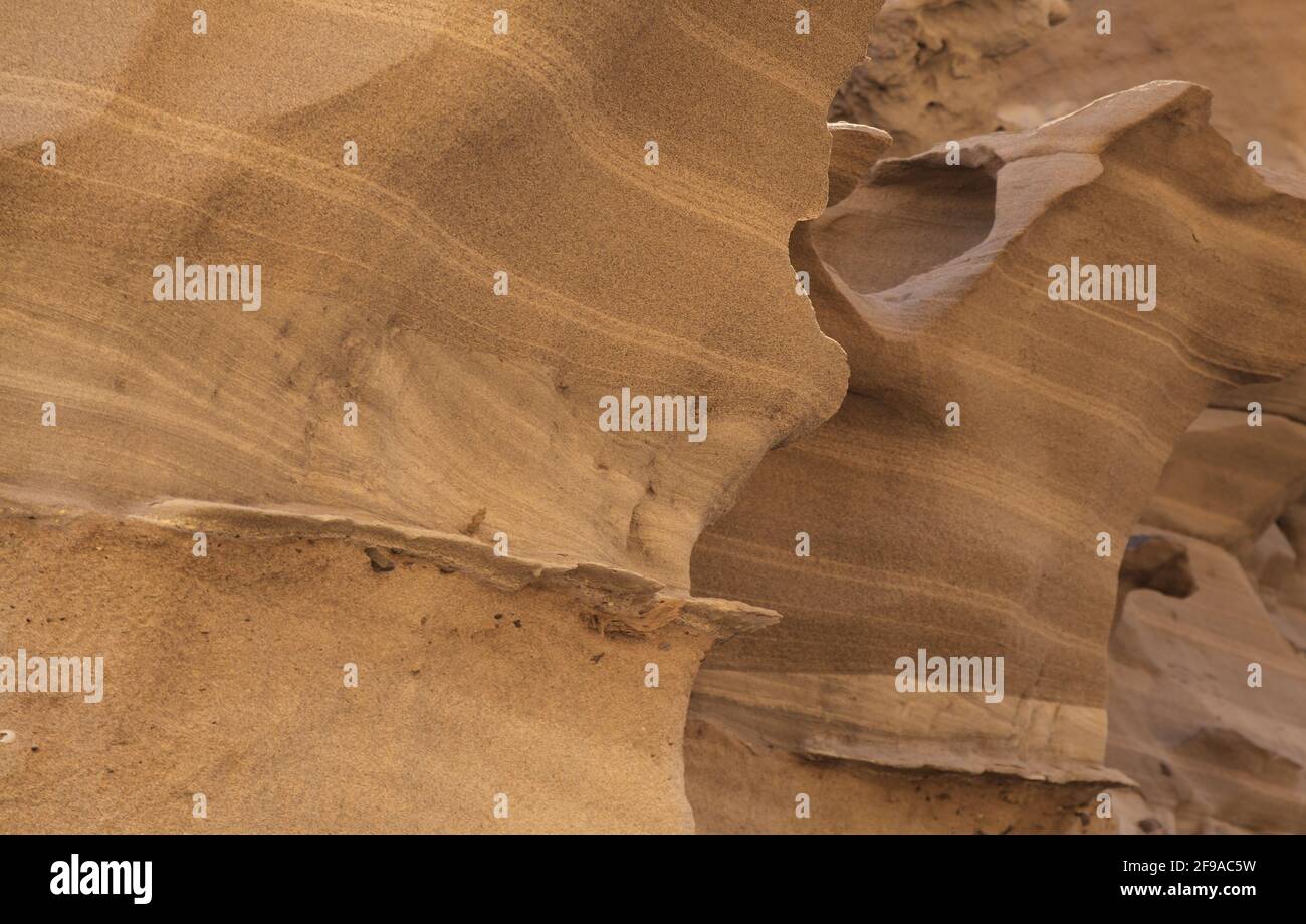 Gran Canaria, erstaunliche Sandsteinerosion Figuren in Schluchten auf Punta de las Arenas Kap auf dem westlichen Teil der Insel, auch Playa de Artena genannt Stockfoto