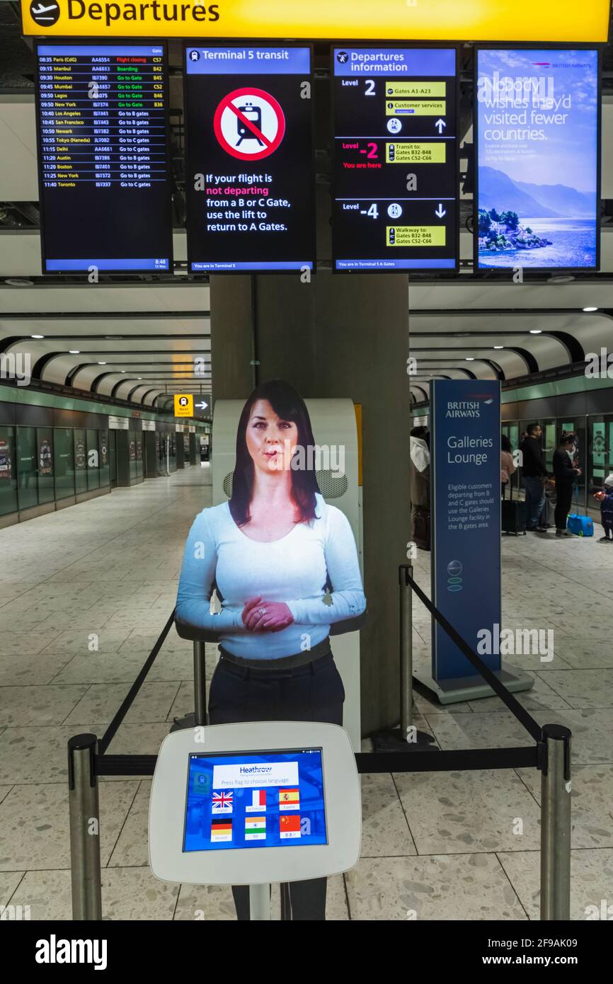 England, London, Heathrow Airport, Abflugbereich Künstliche Intelligenz Information Assistant Stockfoto
