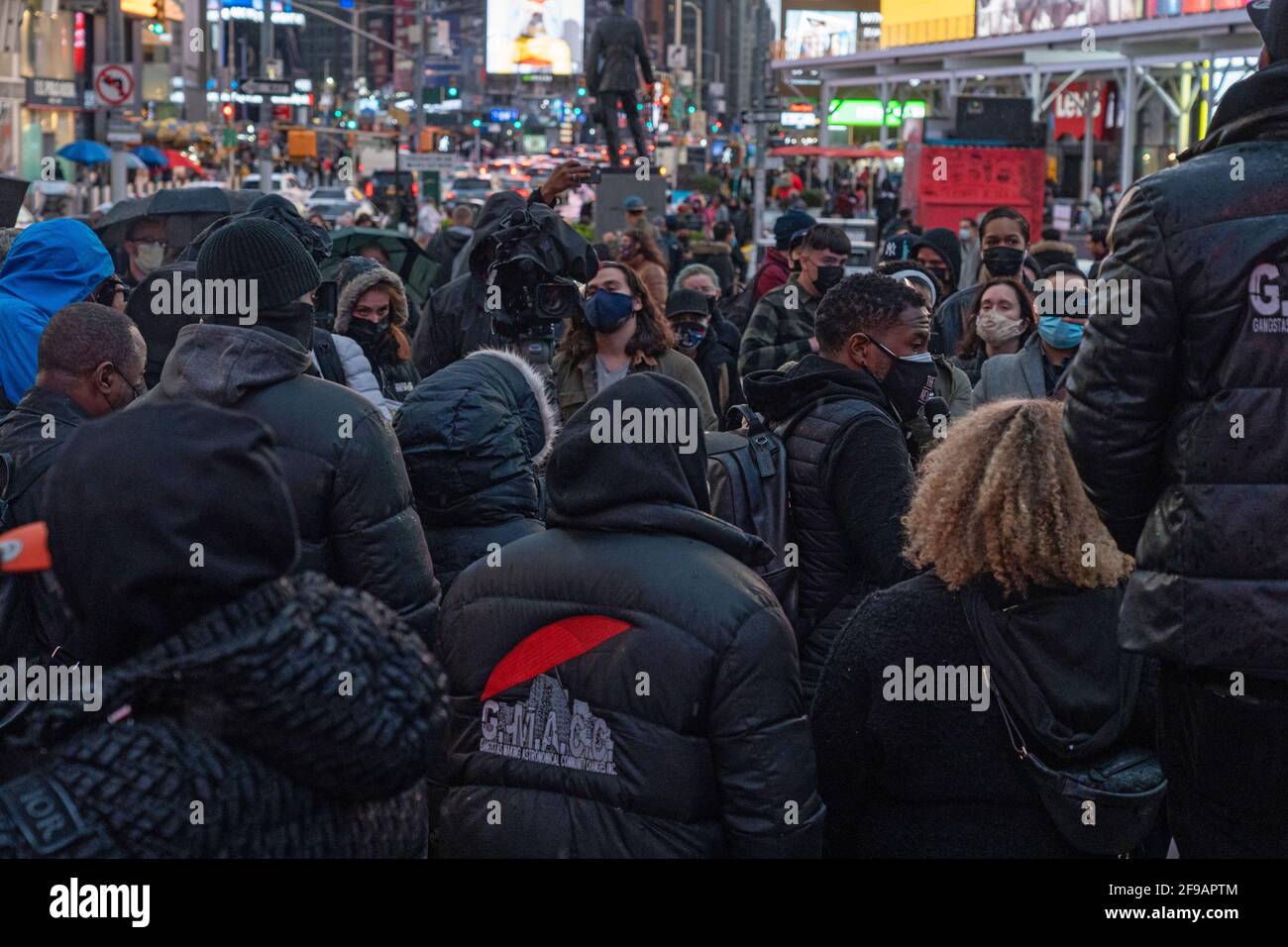 New York, Usa. April 2021. Die New Yorker Staatsanwaltschaft Jumaane Williams spricht während einer Kundgebung und Mahnwache zu Ehren von Daunte Wright auf den roten Stufen des Times Square in New York City. Kredit: SOPA Images Limited/Alamy Live Nachrichten Stockfoto