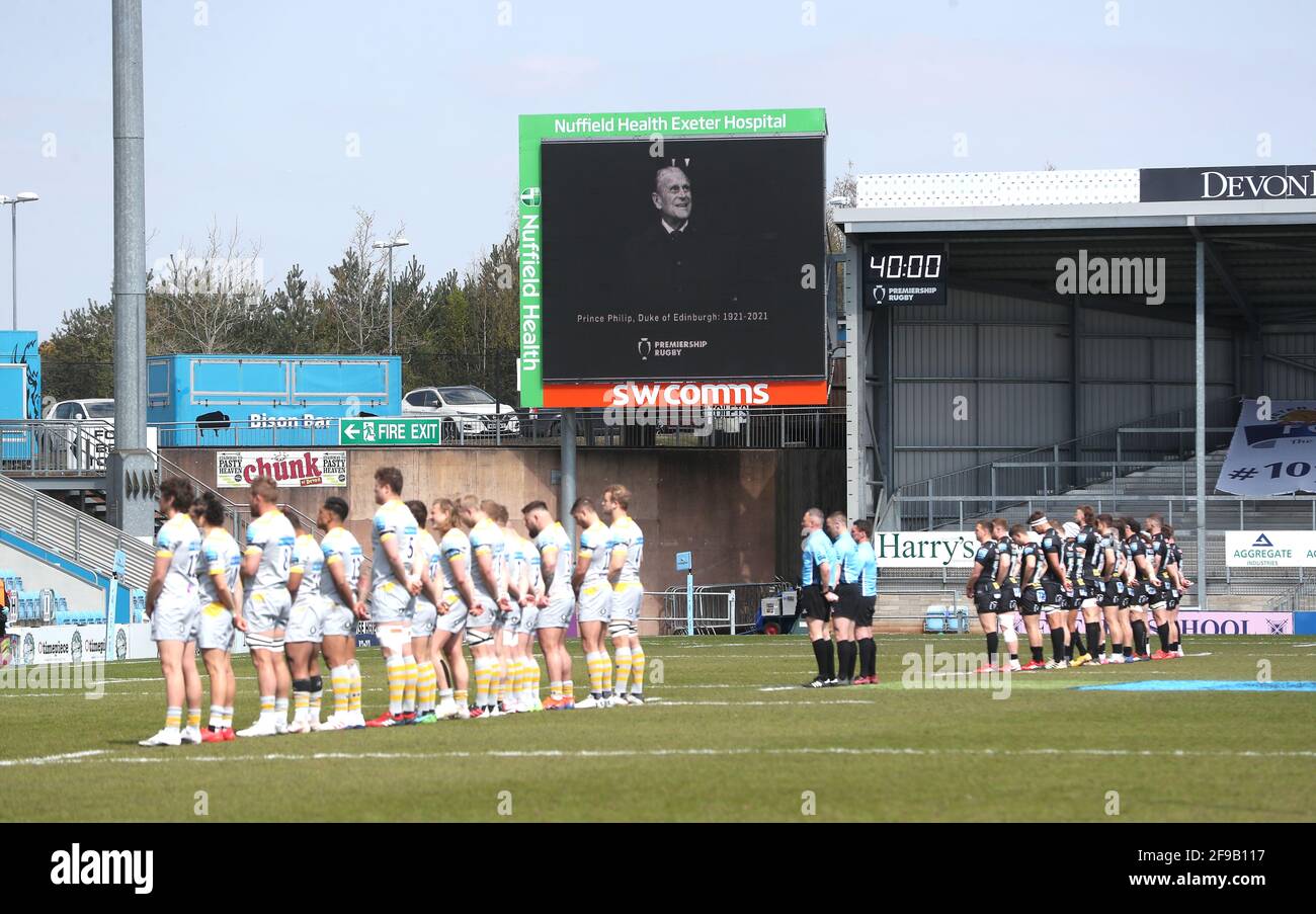 Exeter Chiefs und Wespen-Spieler stehen für eine Minute Stille, bevor sie zum Gedenken an den Herzog von Edinburgh starten, dessen Beerdigung heute stattfindet. Bilddatum: Samstag, 17. April 2021. Stockfoto