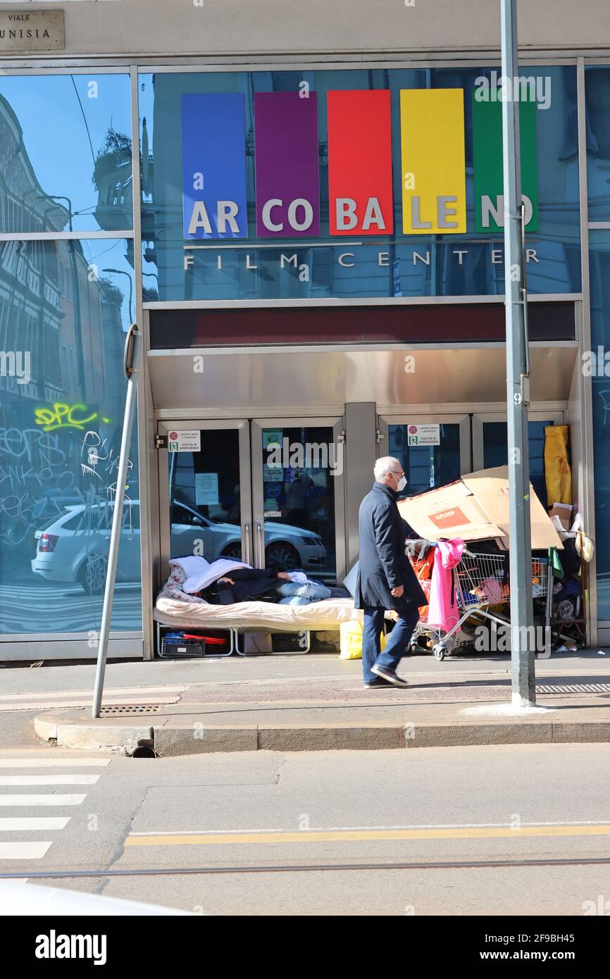 Geschlossenes Kino, das als Notunterkunft in Mailand genutzt wird Stockfoto