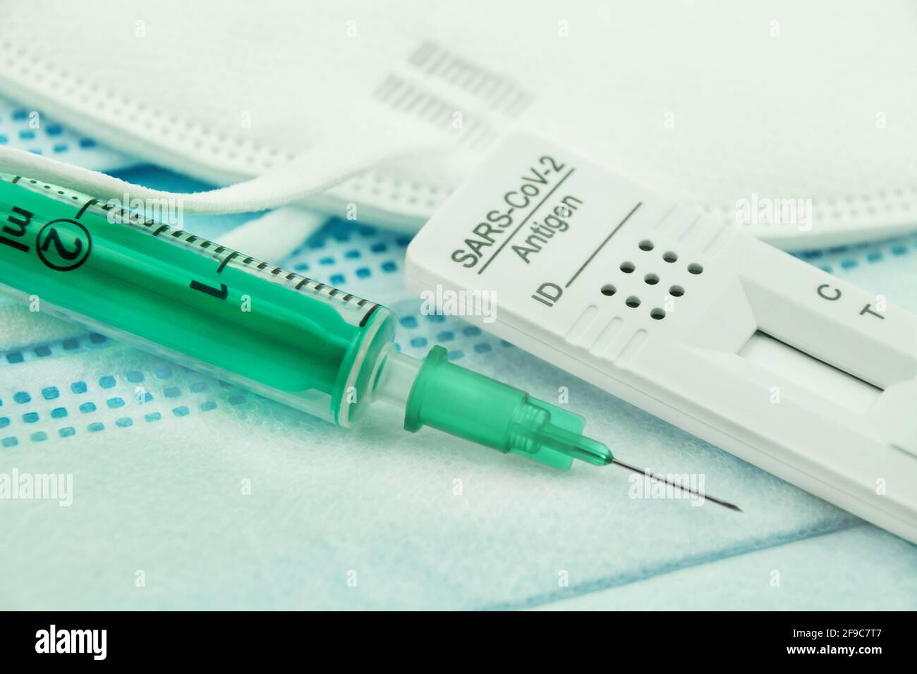 Corona Konzept impfing and Test with mask Stockfoto