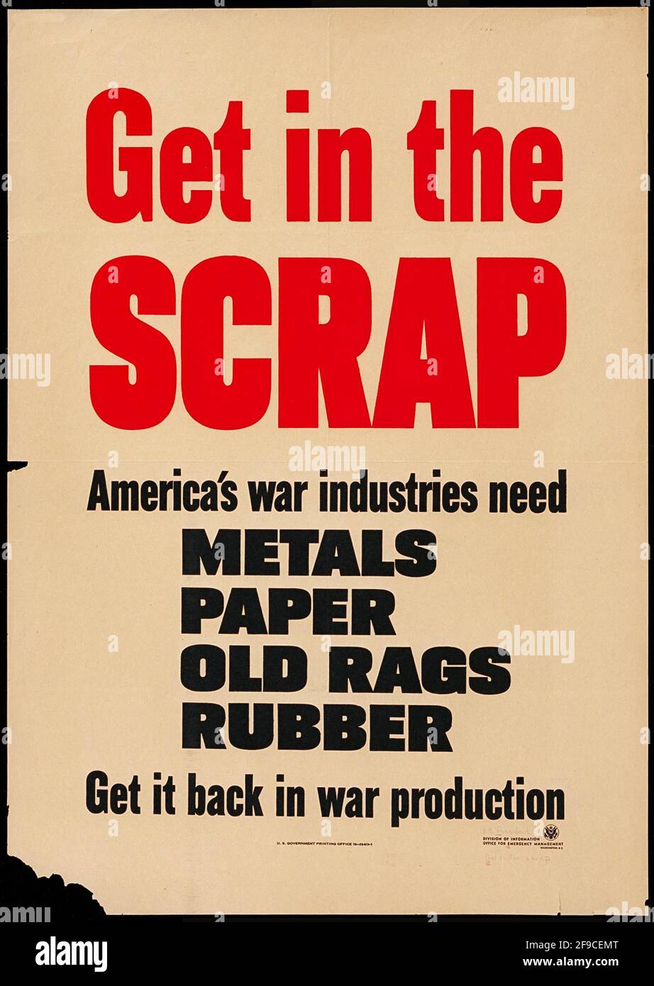 Ein amerikanisches Plakat aus dem 2. Weltkrieg, auf dem die Menschen aufgefordert werden, Altkautschuk, Papier und Metalle für die Kriegsanstrengungen zu recyceln Stockfoto
