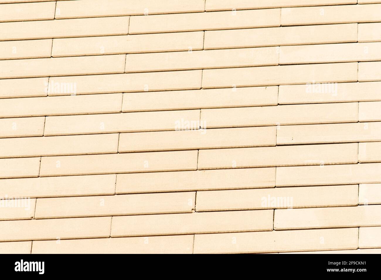 Längliche Wand aus Sandstein Stockfoto