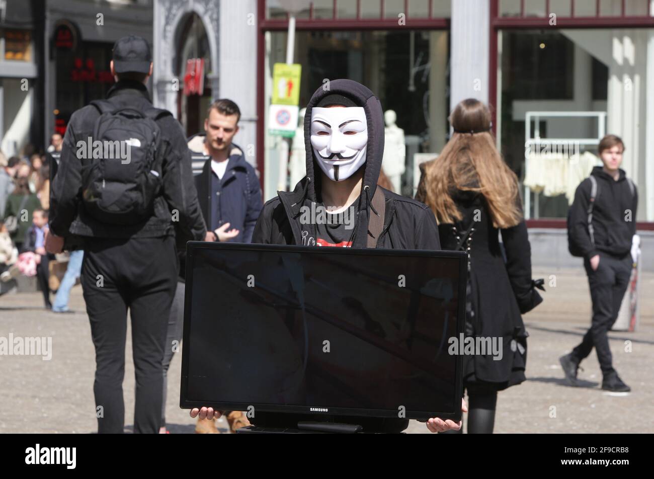 Anonymous für die Voiceless Animal Rights Organisation nehmen Aktivisten Teil Während des Cube of Truth Protestes vor dem Royal Palast am Dam Squar Stockfoto