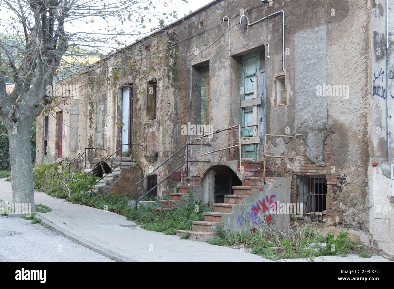 Trostlos altes Gebäude in einem deprimierenden Zustand Stockfoto