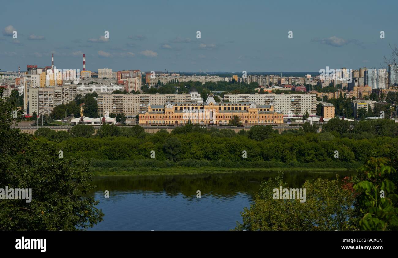 Blick auf die Messe Nischni Nowgorod über den Fluss Oka Stockfoto