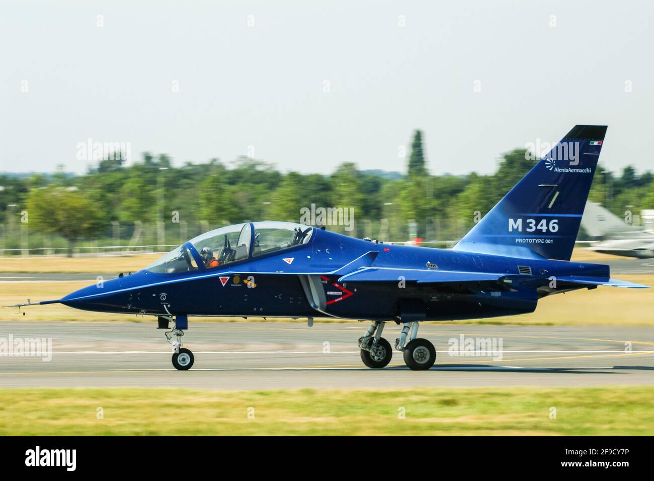 Aermacchi M346 Prototype 002 Subsonic Two-Seat Advanced Jet Trainer und Light Fighter ursprünglich von Yakovlev und Aermacchi entwickelt. Farnborough 2006 Stockfoto