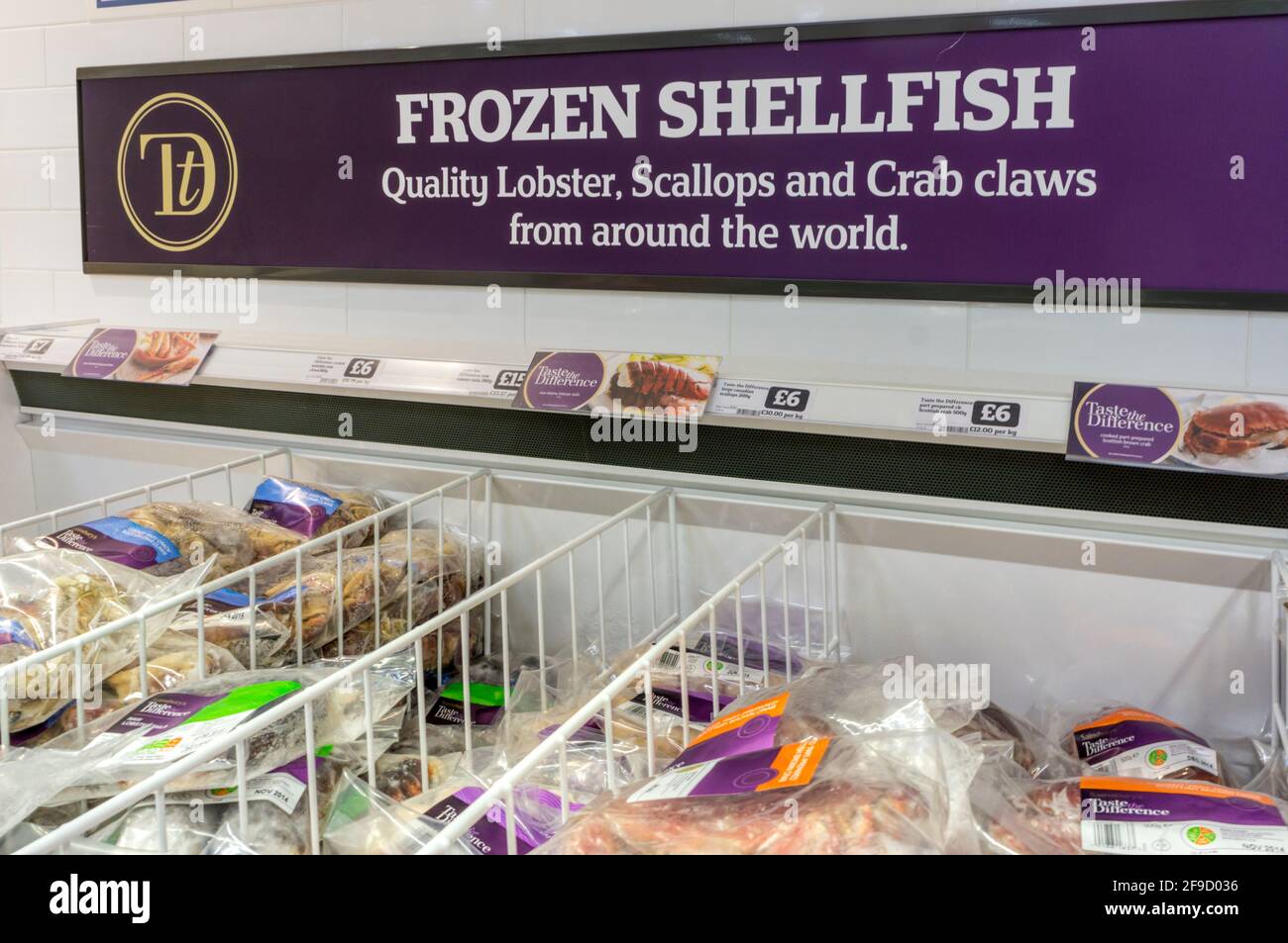 Zeichen für Sainsbury's Geschmack der Unterschied gebrandmarkt gefrorene Schalentiere aus der ganzen Welt. Stockfoto