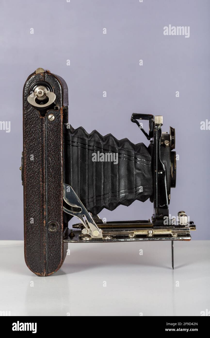 Houghton And Butcher, Faltenbälge-Kamera. Nr. 6 Uhrentasche Karabiner Stockfoto