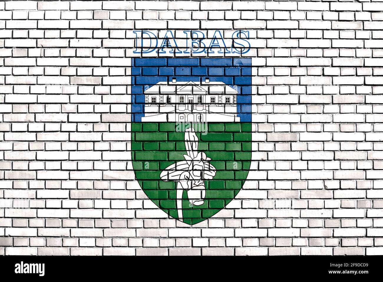 Flagge von Dabas auf Ziegelmauer gemalt Stockfoto