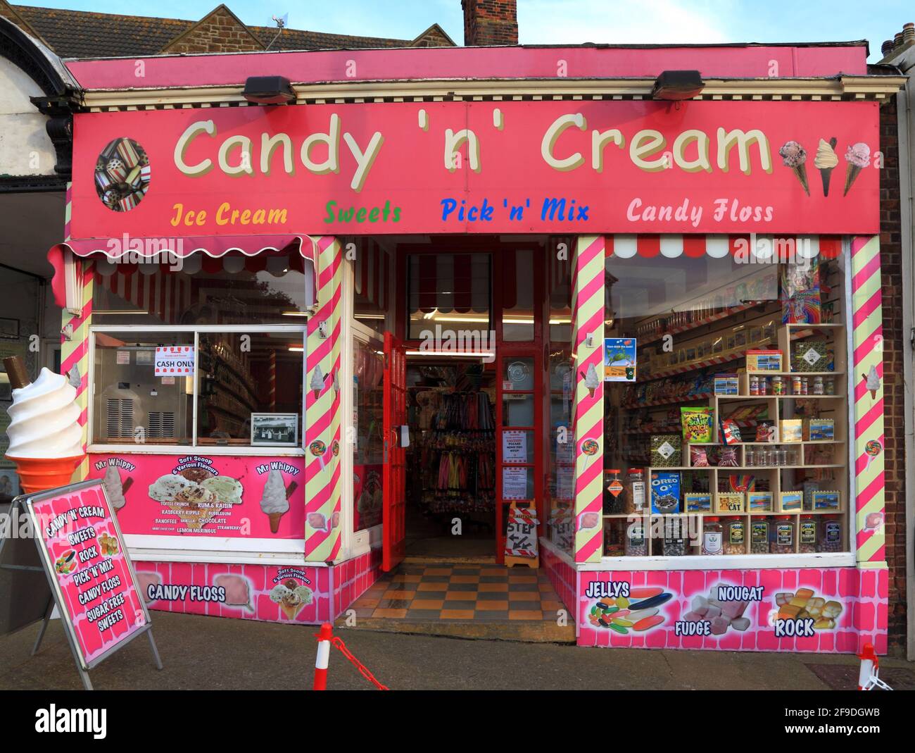 Candy 'n' Cream, Süßwarenladen, am Meer, an der Küste, Urlaub, Resort, Stadt, Städte, Hunstanton, Norfolk Stockfoto