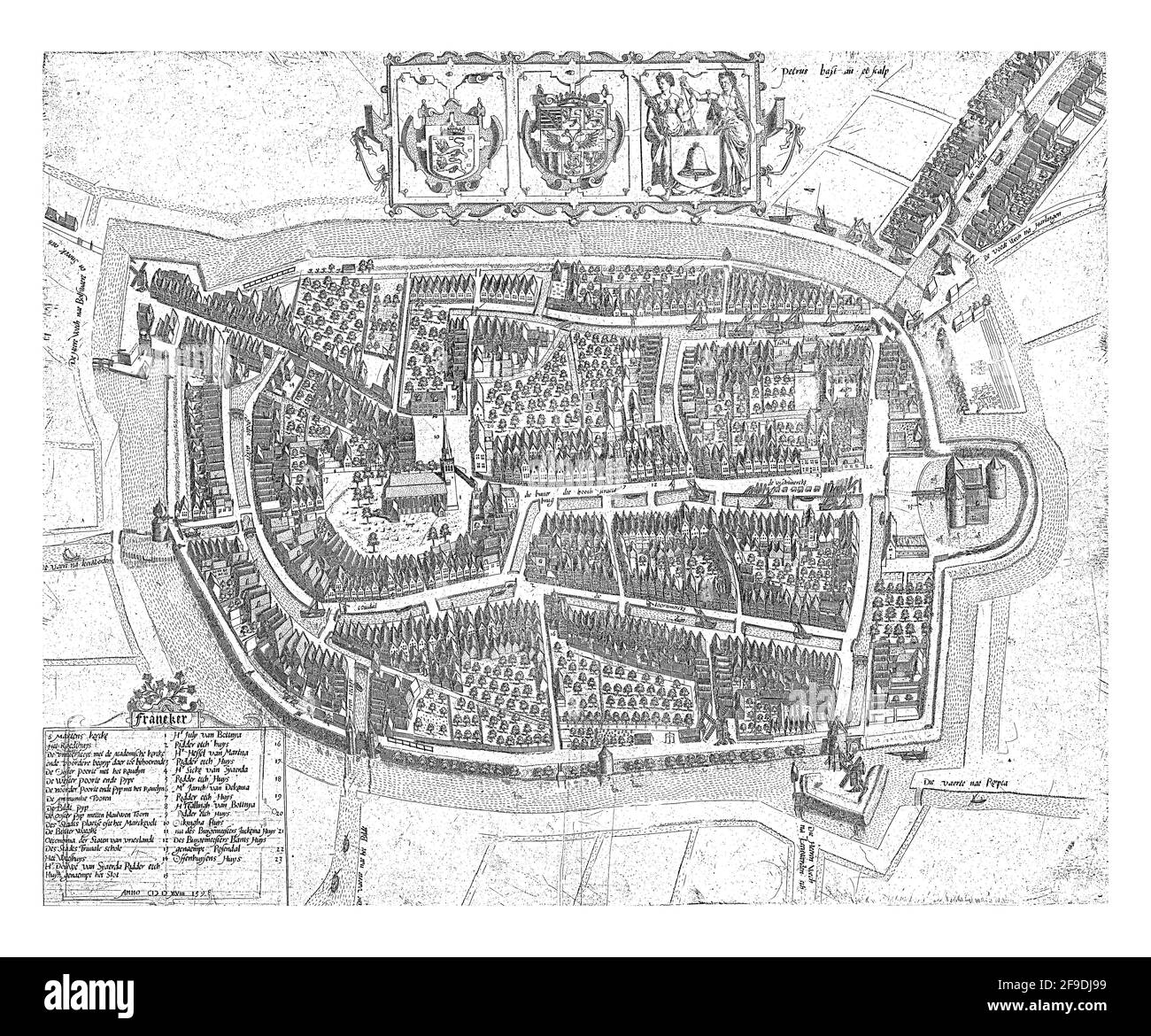 Franeker kurz gesagt. In der Mitte über der Karte eine Kartusche mit den Wappen von Friesland, dem friesischen Stadthalter und Franeker. Unten links A Stockfoto