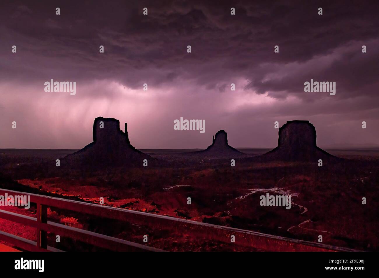 Blitzsturm über Monument Valley, Arizona, USA Stockfoto