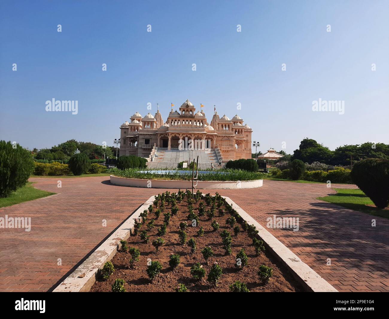 Der Shree Hari Mandir Tempel in Porbandar, Indien bei Tageslicht Stockfoto