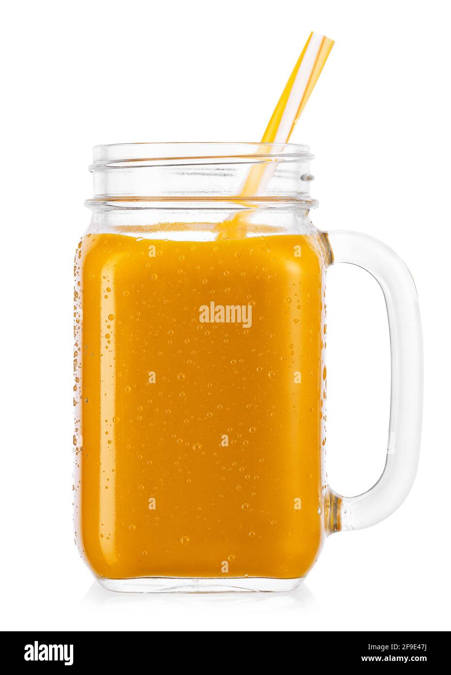 einmachglas von Mango-Smoothies auf weiß isoliert Stockfoto