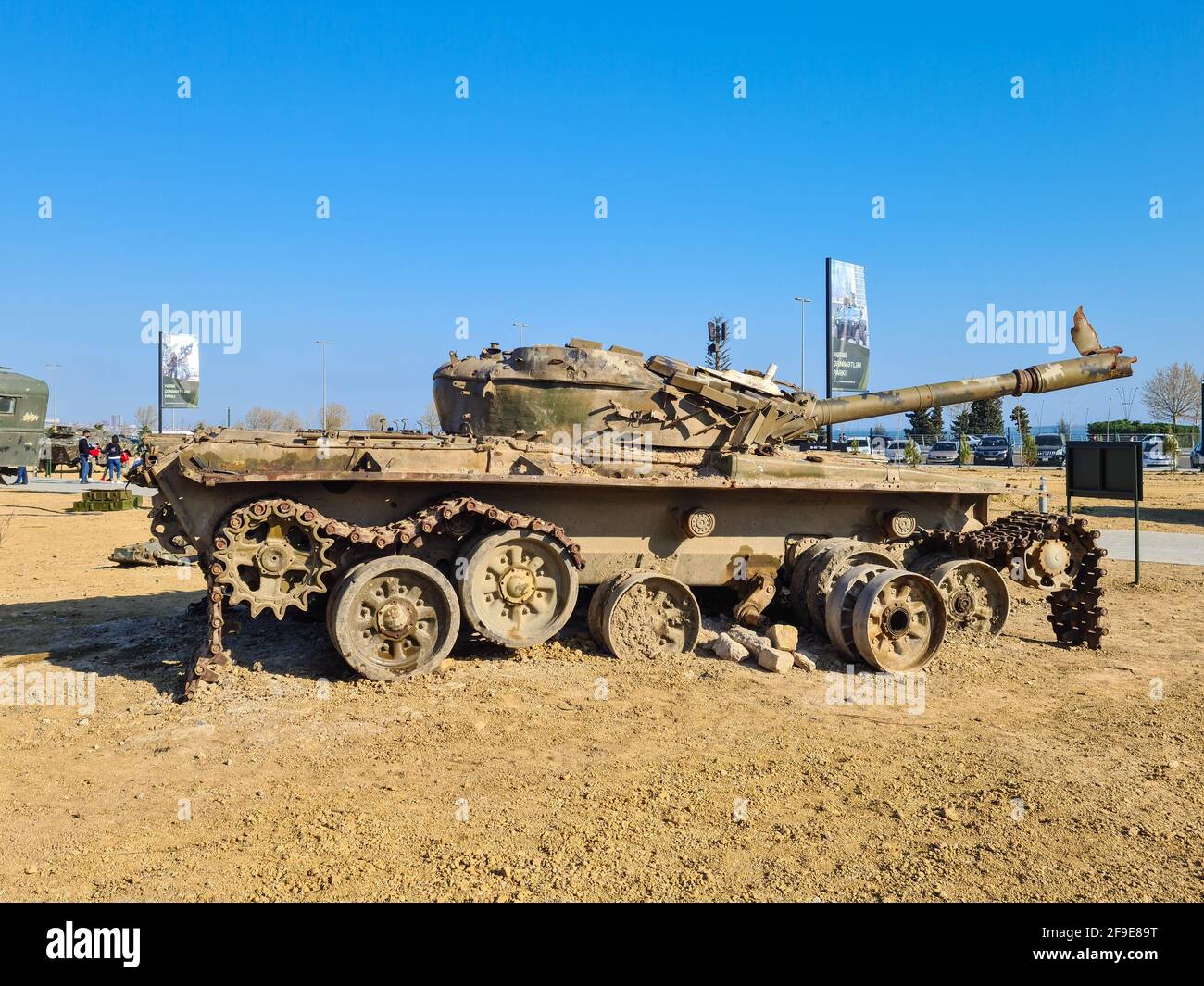 T-72 sowjetische/russische Hauptkampfpanzer, die erstmals 1971 in Produktion gingen - Baku, Aserbaidschan, 04-16-2021 Stockfoto