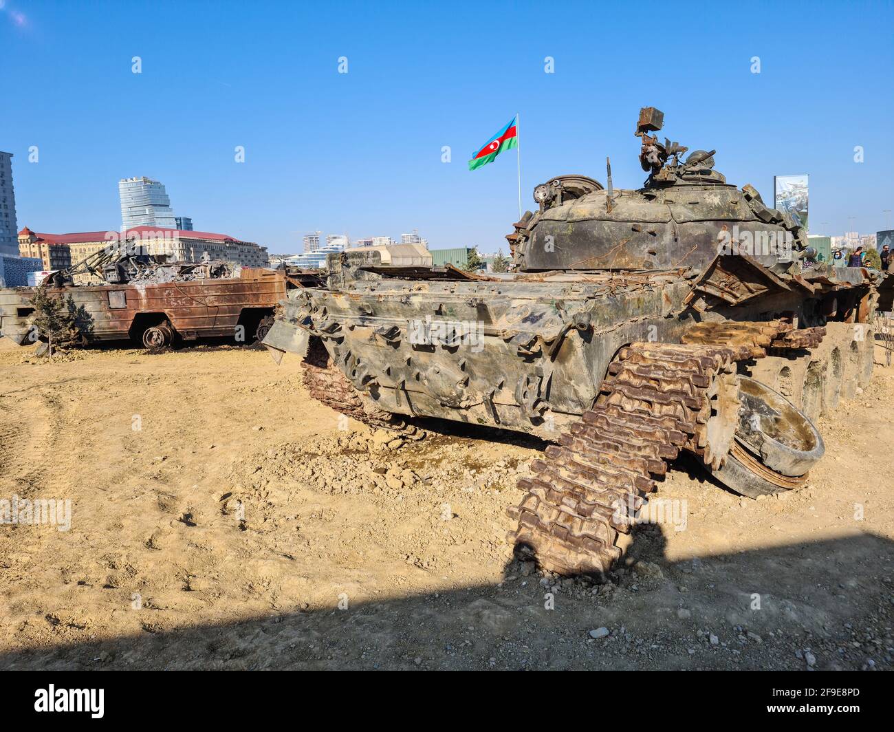 T-72 sowjetischer russischer Hauptkampfpanzer, zerstört - Baku, Aserbaidschan, 04-16-2021 Stockfoto