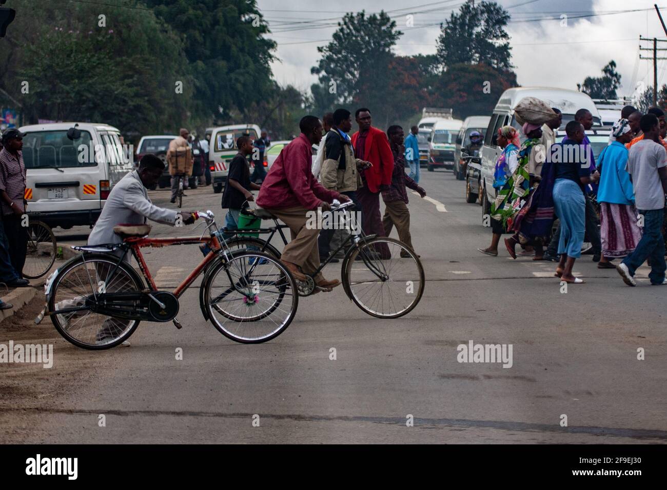 Arusha ist eine Stadt im Nordosten Tansanias und die Hauptstadt der Region Arusha, die sich unterhalb des Berges Meru am östlichen Rand des östlichen Zweiges von befindet Stockfoto