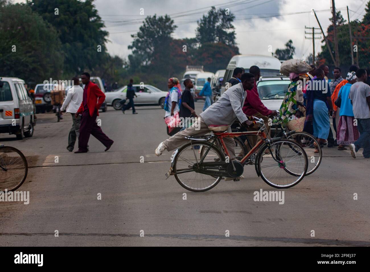 Arusha ist eine Stadt im Nordosten Tansanias und die Hauptstadt der Region Arusha, die sich unterhalb des Berges Meru am östlichen Rand des östlichen Zweiges von befindet Stockfoto