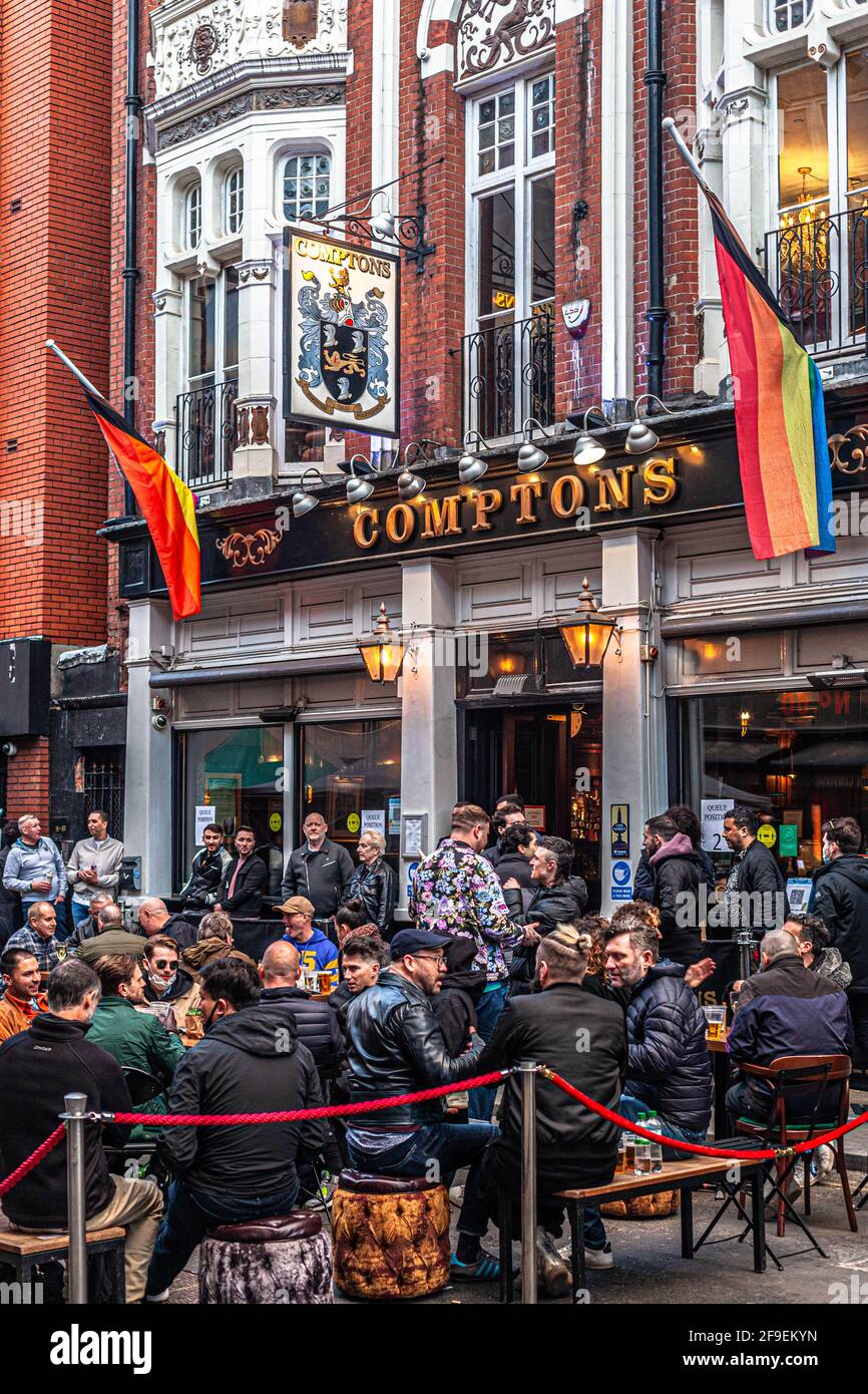 Lockerung der Sperre in Soho, London, England, Großbritannien. Stockfoto