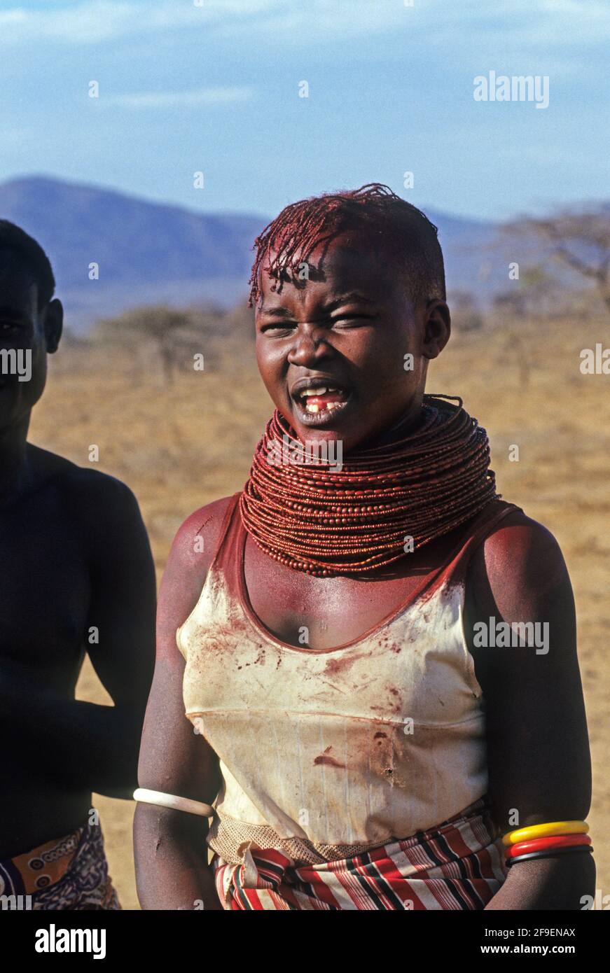 Turkana-Frau, Lake Turkana, Kenia die Turkana sind ein nilotisches Volk, das im Turkana County im Nordwesten Kenias, einer halbinarden Klimaregion, beheimatet ist Stockfoto