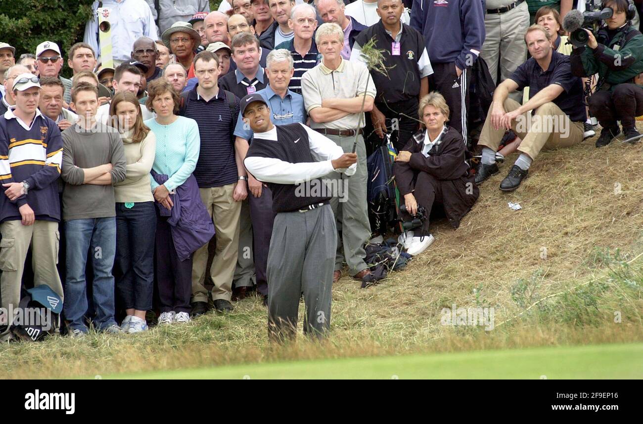 BRITISH OPEN GOLF CHAMPIONSHIP JULI 2001 LYTHAMTIGER WOODS CHIP AUF DAS GRÜN Stockfoto