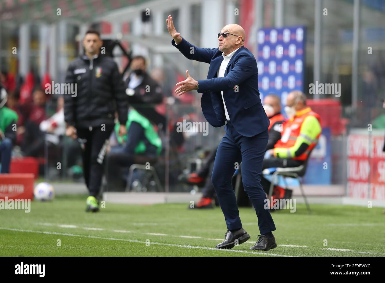 Mailand, Italien, 18. April 2021. Davide Ballardini Cheftrainer des FC Genua reagiert während des Serie-A-Spiels bei Giuseppe Meazza, Mailand. Bildnachweis sollte lauten: Jonathan Moscrop / Sportimage Stockfoto