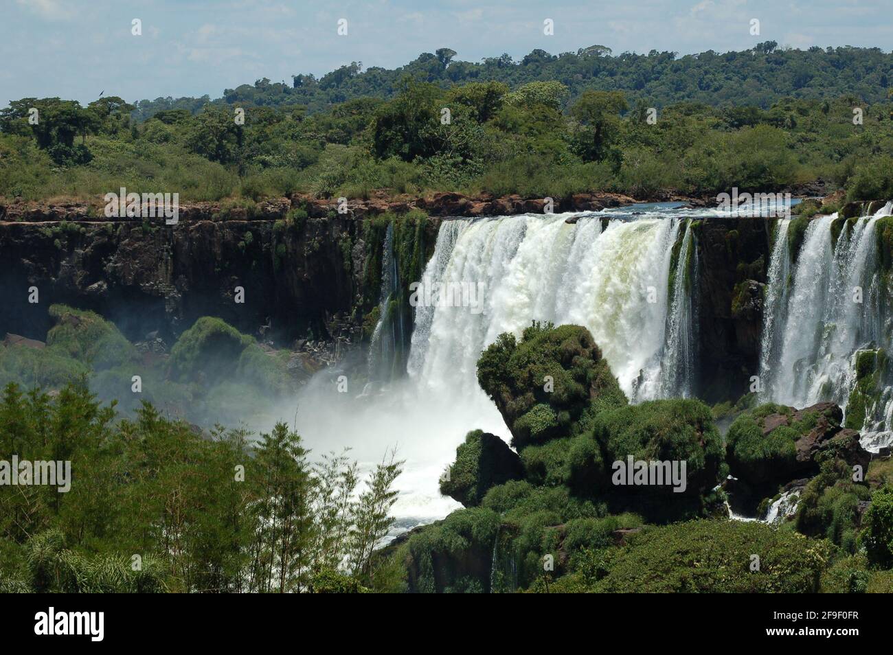 Iguzu Falls, eines der sieben neuen Naturwunder. UNESCO-Weltkulturerbe. Blick von der argentinischen Seite. Stockfoto