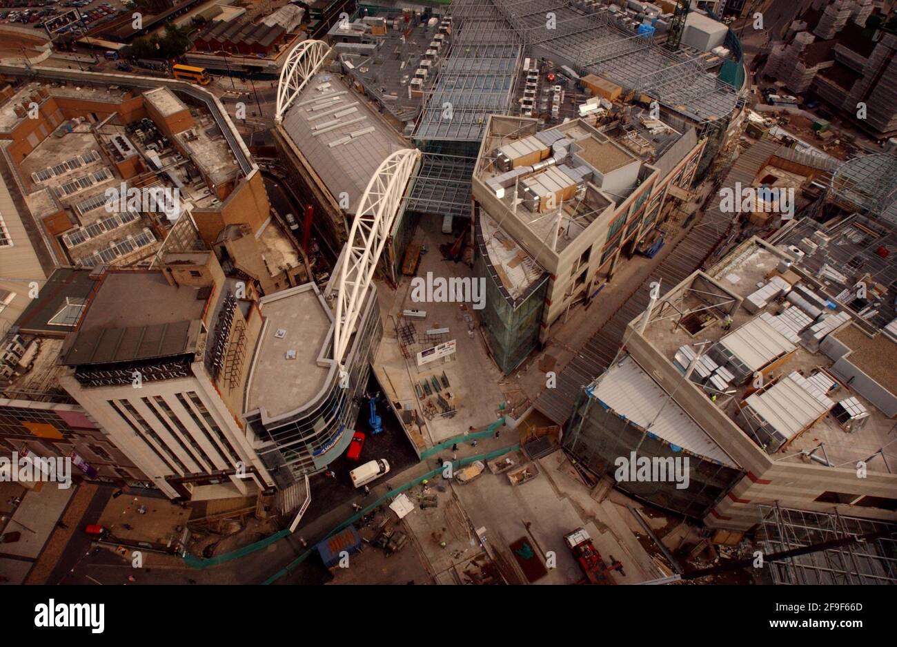 DIE NEUE STIERKAMPFARENA WIRD GERADE GEBAUT, AUS DER SICHT DES ROTUNDA-GEBÄUDES IN BIRMINGHAM. 5/9/02 PILSTON Stockfoto